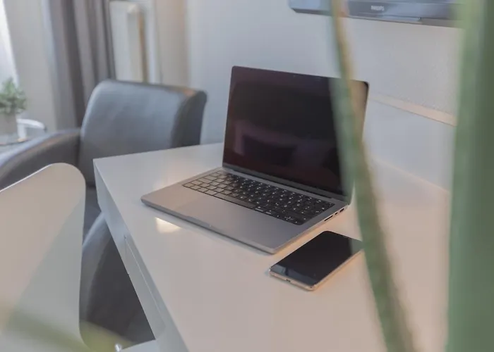 Garner - Checkpoint Charlie By Ihg Berlin