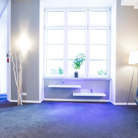 Garner - Checkpoint Charlie By Ihg Берлин