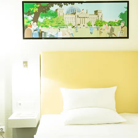 Отель Garner - Checkpoint Charlie By Ihg 4*