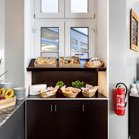 Garner - Checkpoint Charlie By Ihg Берлин