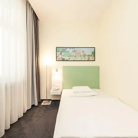 Отель Garner - Checkpoint Charlie By Ihg