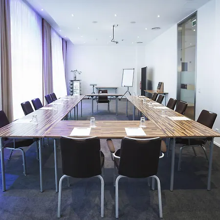 Отель Garner - Checkpoint Charlie By Ihg