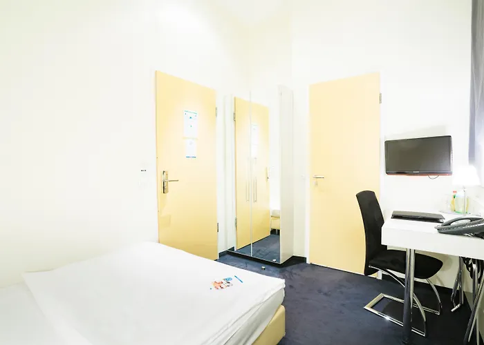 Garner - Checkpoint Charlie By Ihg Hotell 4*