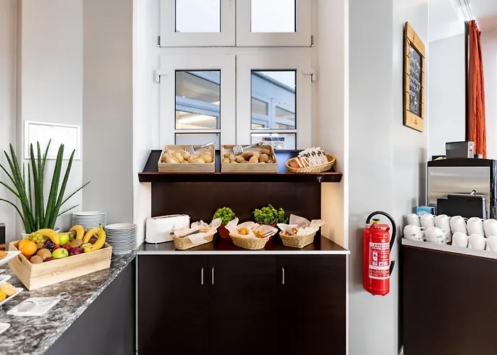 Garner - Checkpoint Charlie By Ihg Berlin