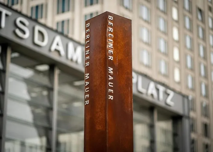 Garner - Checkpoint Charlie By Ihg Hotel 4*