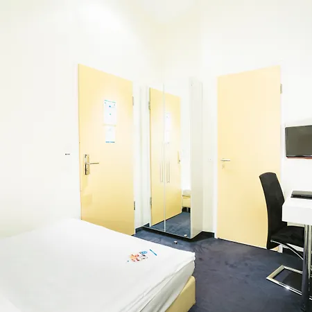 Garner - Checkpoint Charlie By Ihg Hotel 4*