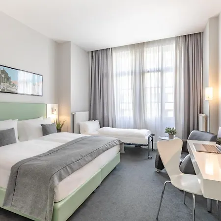 Garner - Checkpoint Charlie By Ihg Berlin
