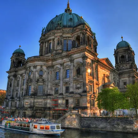 Garner - Checkpoint Charlie By Ihg Berlin