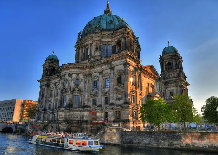 Garner - Checkpoint Charlie By Ihg Berlin